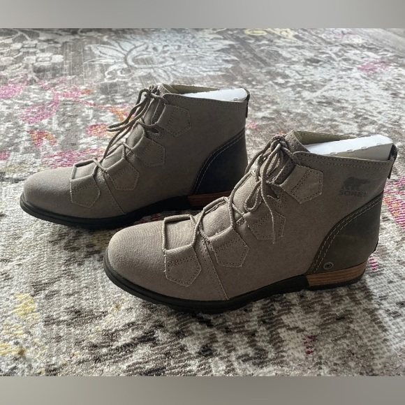 Sorel Boots NWOB Size 8.5 - Picture 2 of 6